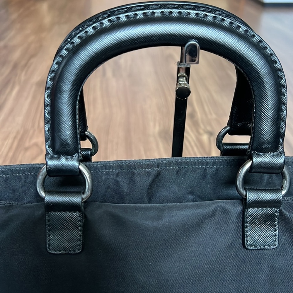 A220 - ๐ฏ % authentic Prada tote bag - Picture 9 of 16